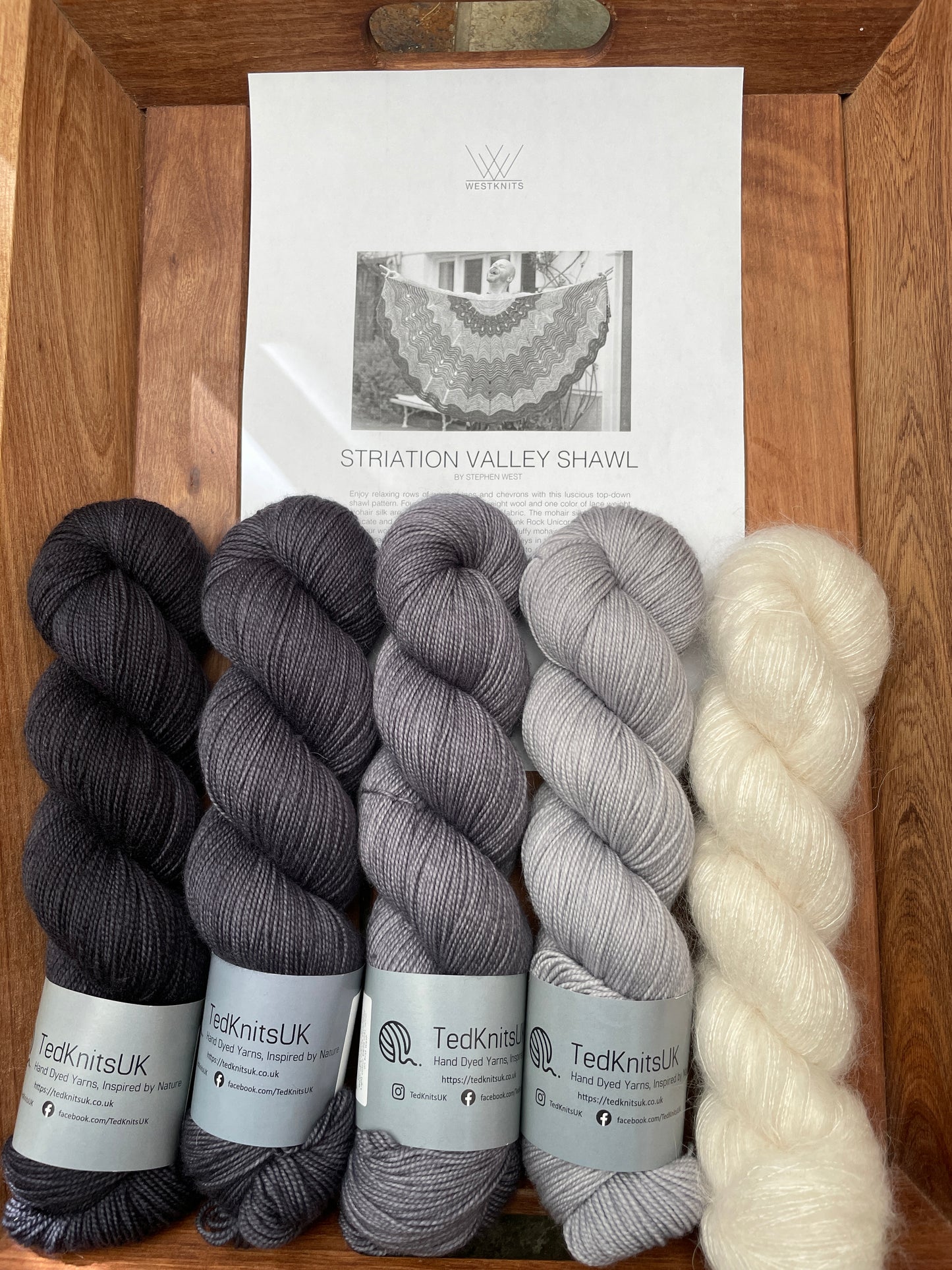 Striation Valley Yarn Kit