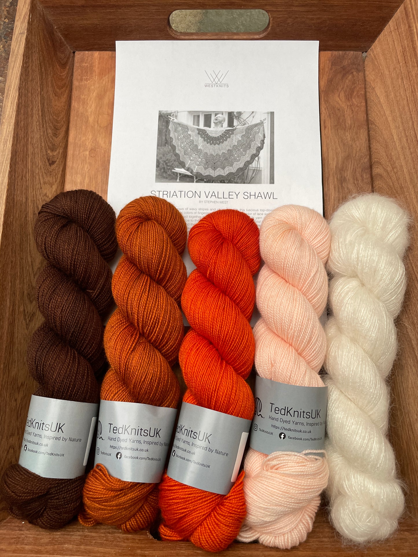 Striation Valley Yarn Kit