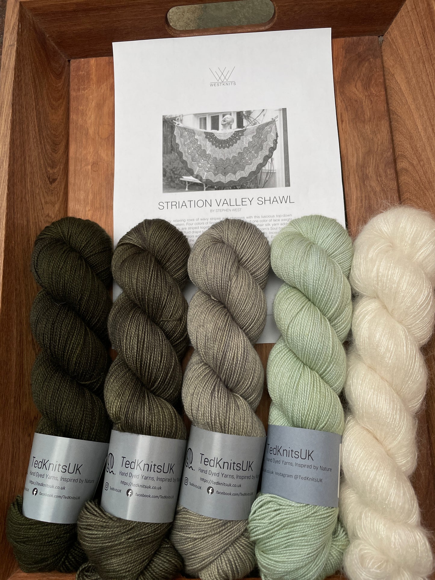 Striation Valley Yarn Kit